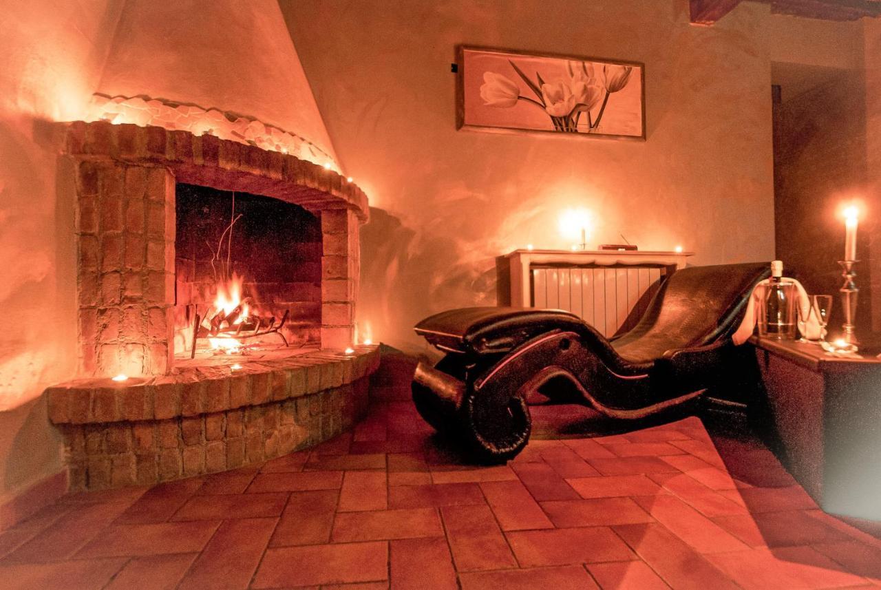 Il Nido D'Amore - Lorenzana Colombaie Bed & Breakfast *