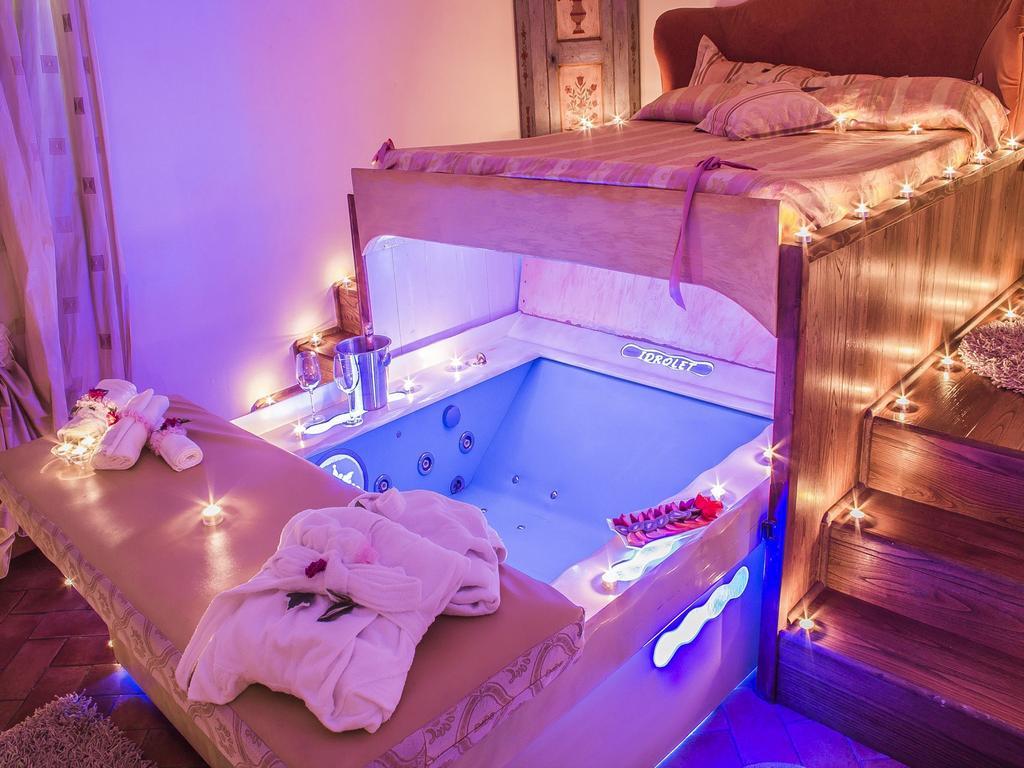 Il Nido D'Amore - Lorenzana Colombaie Bed & Breakfast
