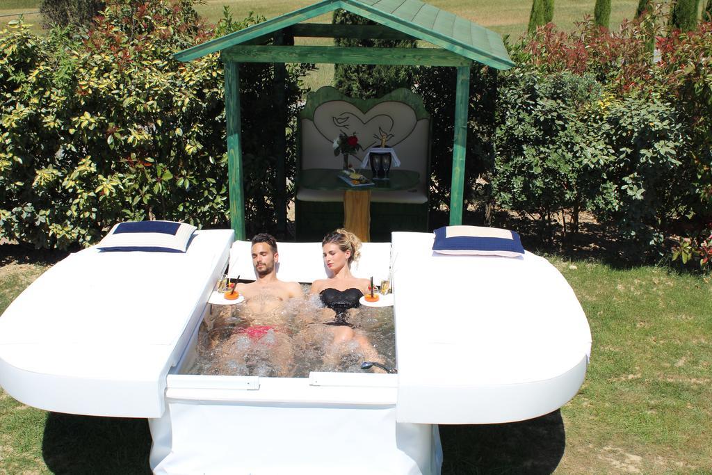 Il Nido D'Amore - Lorenzana Colombaie Bed & Breakfast *